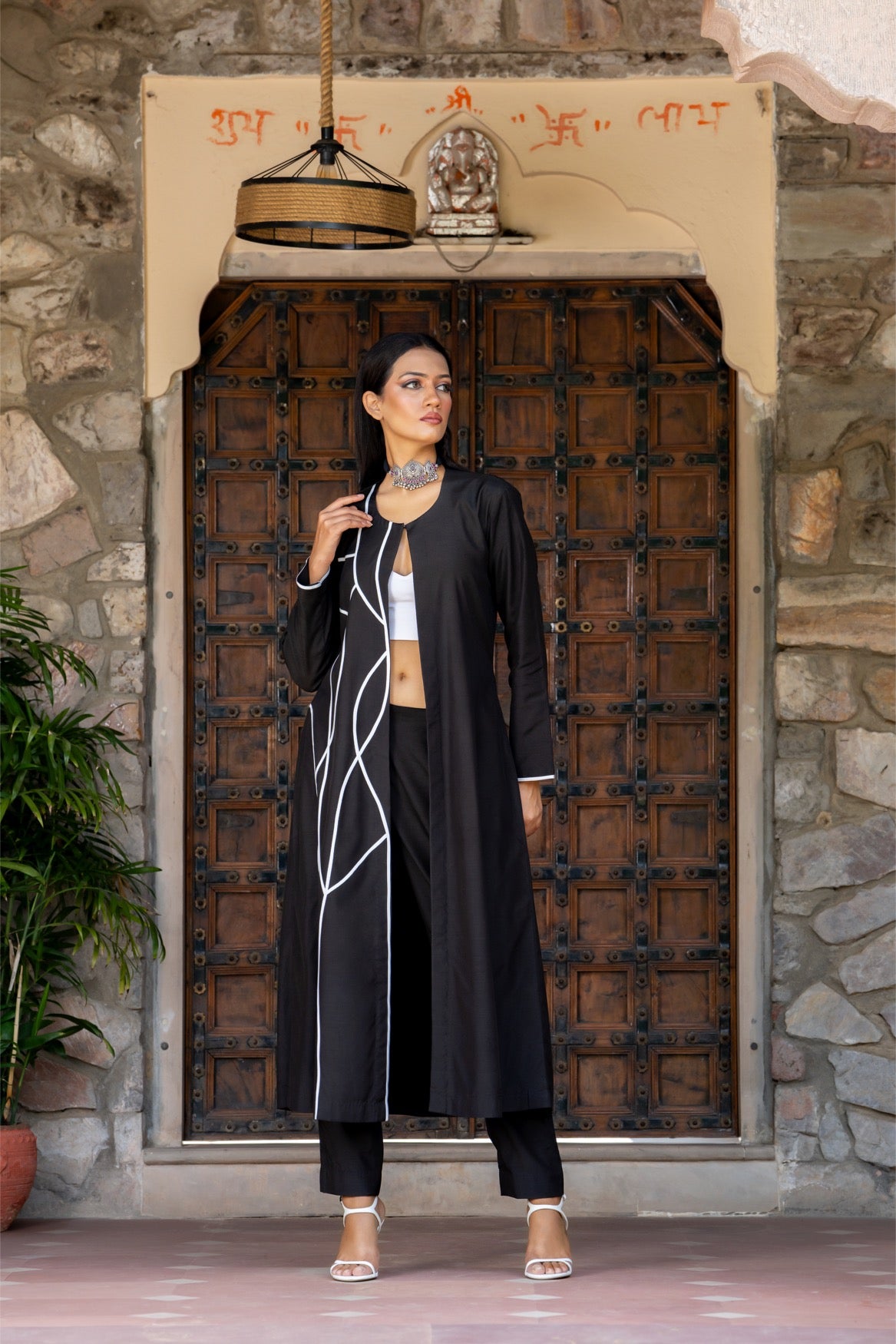 Aanchkala Asymmetrical Kurta – Black Appliqué