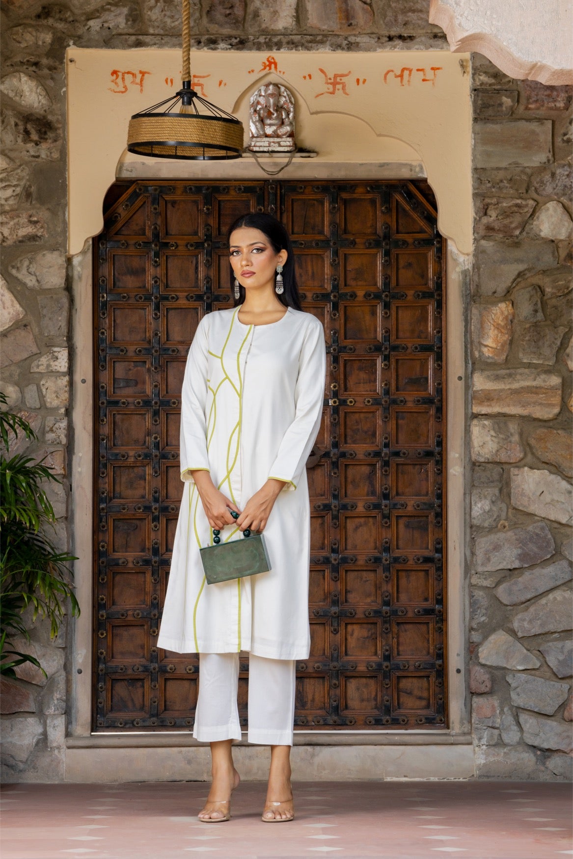 Aanchkala Asymmetrical Kurta – Off‑white Appliqué
