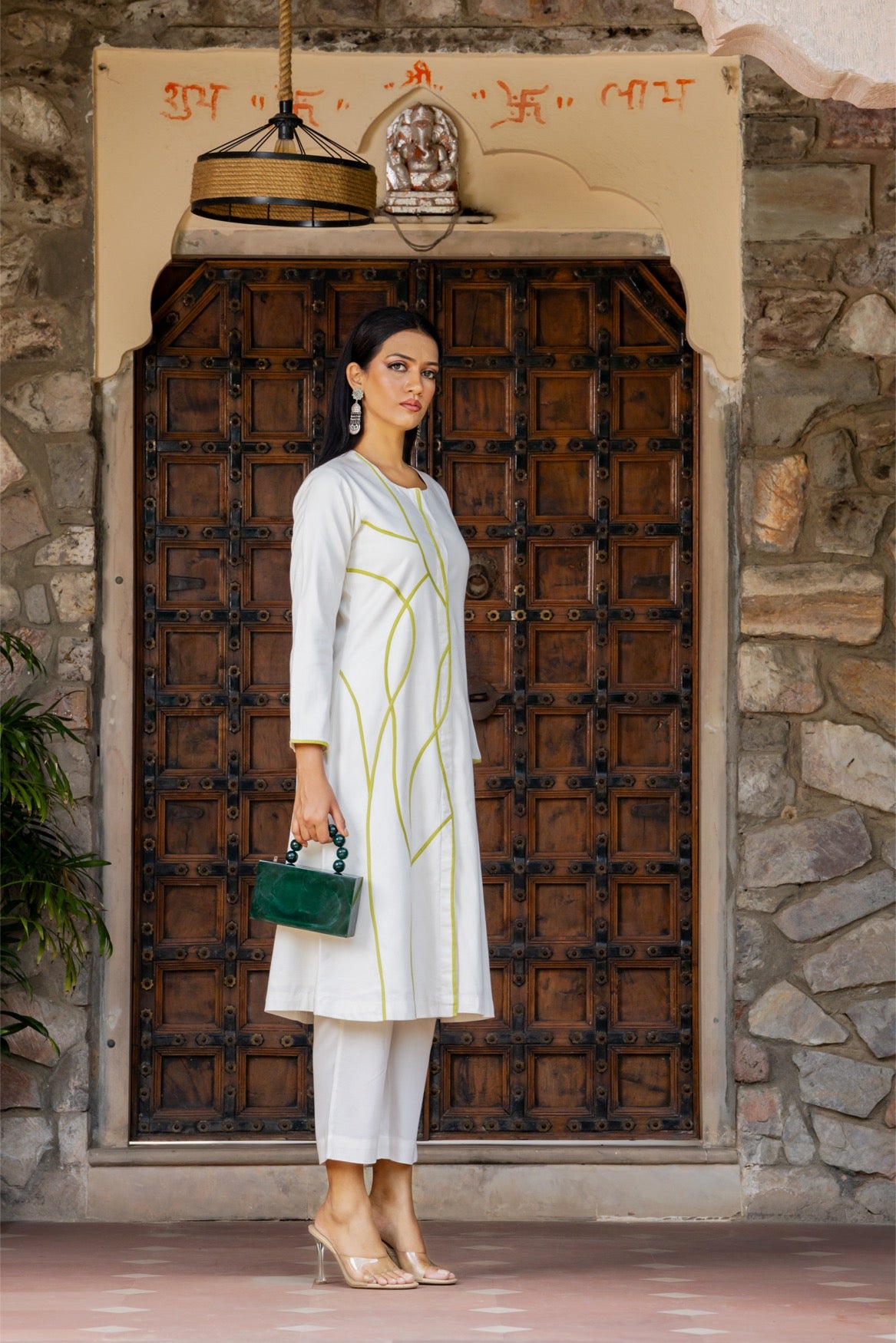 Aanchkala Asymmetrical Kurta – Off‑white Appliqué